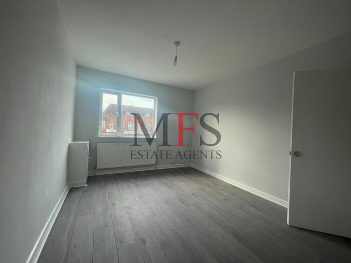 1 Bedroom Flat To Rent In Ryefield Ave, Hillingdon, UB10