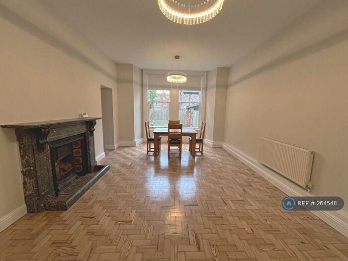 2 Bedroom Flat To Rent In Greenbank Drive, Liverpool, L17