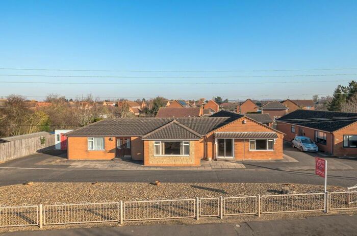 3 Bedroom Bungalow For Sale In Barrier Bank, Cowbit, PE12