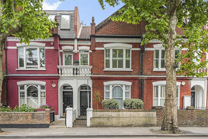 2 Bedroom Flat For Sale In Wandsworth Bridge Road, Fulham, SW6