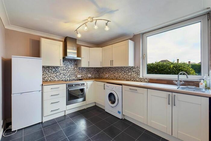 2 Bedroom Flat To Rent In Elm Close, Bassett Avenue, Southampton, SO16