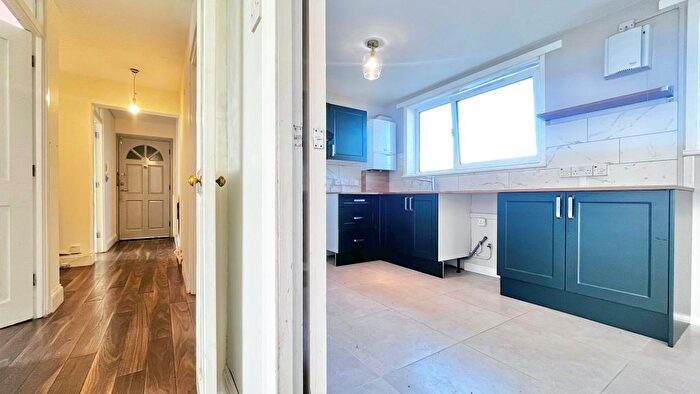 2 Bedroom Flat To Rent In Hay Close, London, E15