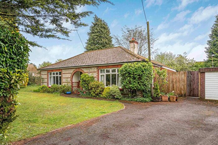 3 Bedroom Bungalow For Sale In Blackberry Lane, Four Marks, Alton, GU34