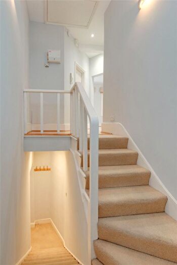 1 Bedroom Apartment To Rent In Downshire Hill, Hampstead, London, NW3