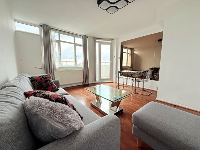 2 Bedroom Flat To Rent In Campden Hill Towers, Notting Hill Gate, London, W11