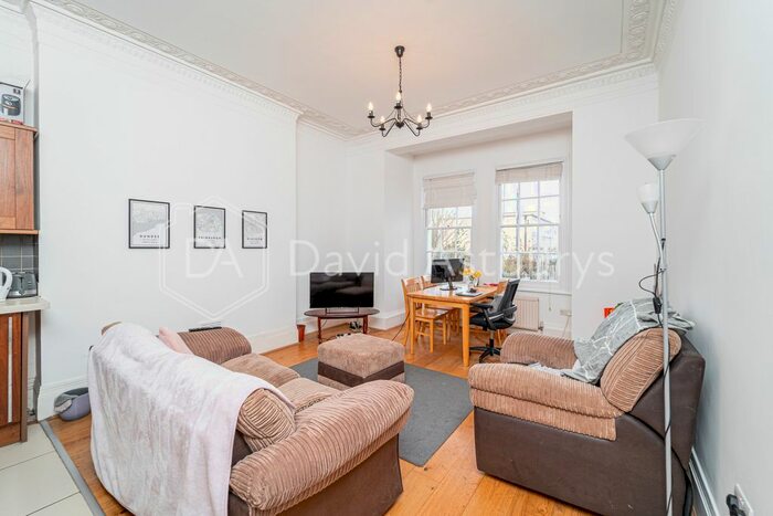 3 Bedroom Flat To Rent In Tollington Park, Finsbury Park, London, N4