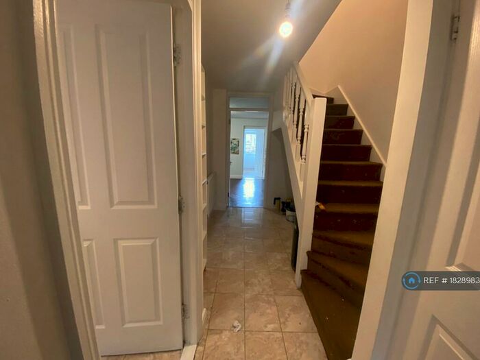 4 Bedroom End Of Terrace House To Rent In Kingston Square, London, SE19