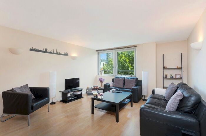 2 Bedroom Flat To Rent In Longstone Court, Great Dover Street, London, SE1