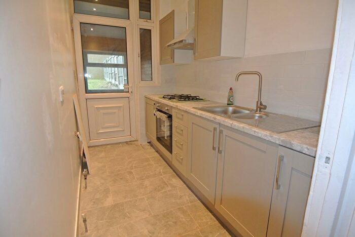 3 Bedroom Terraced House To Rent In Moorside Road, Bromley, BR1