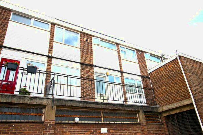 2 Bedroom Maisonette To Rent In Highland Road, Southsea, Hants, PO4