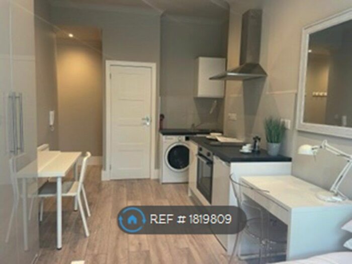 Studio To Rent In London, London, N4