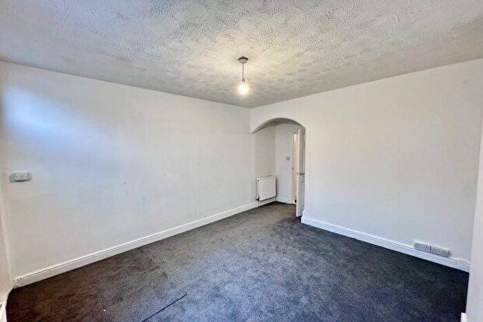 2 Bedroom End Of Terrace House To Rent In Vernon Road, Nottingham, NG6