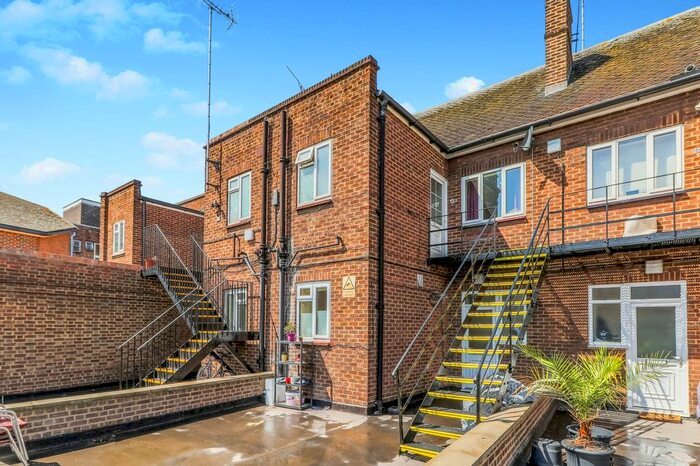 1 Bedroom Flat To Rent In Castle Street, Kingston Upon Thames, KT1