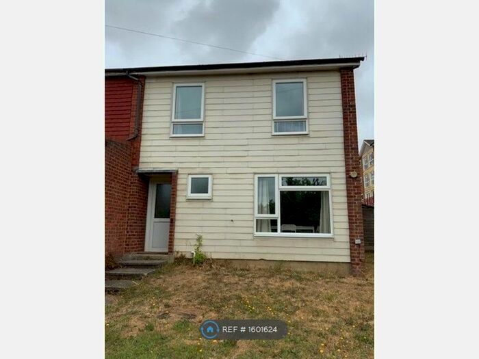 4 Bedroom End Of Terrace House To Rent In The Chantrys, Farnham, GU9