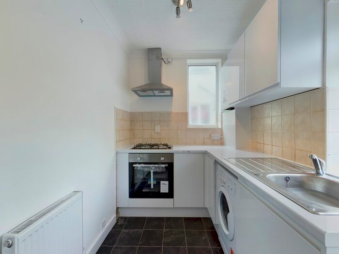 2 Bedroom Maisonette To Rent In Windsor Close, Northwood, HA6