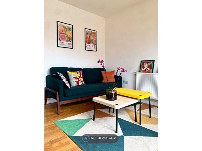 3 Bedroom Flat To Rent In Rendlesham Road, London, E5