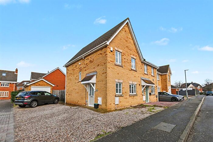 3 Bedroom Semi Detached House For Sale In Jasmine Close, Canvey Island, SS8