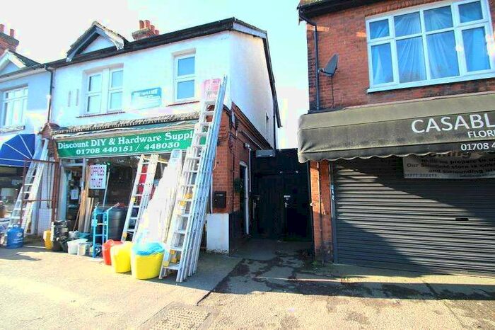 House To Rent In Butts Green Road, Hornchurch, RM11