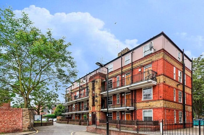 3 Bedroom Maisonette To Rent In Vauban Estate, Bermondsey, London, SE16