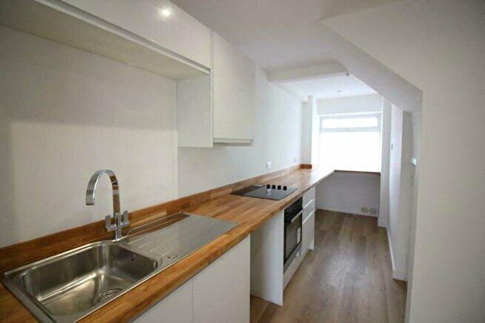 2 Bedroom Apartment To Rent In Hollyfield, Harlow, Essex, CM19