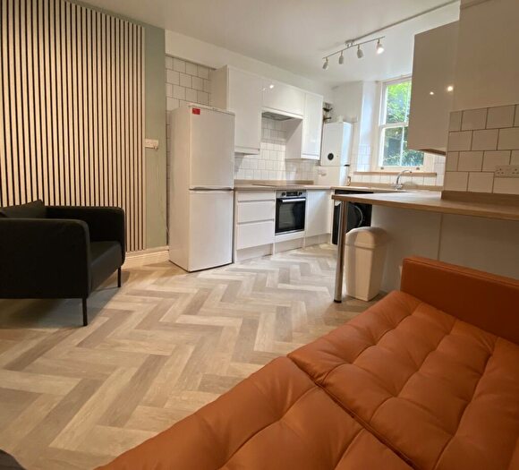 3 Bedroom Flat To Rent In Hughenden Road, Clifton, Bristol, BS8