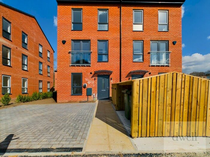 2 Bedroom Town House To Rent In Copper Beech, West Park, Leeds, LS16