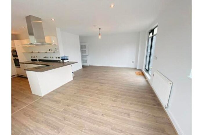 3 Bedroom Apartment To Rent In Summer Lane, Birmingham, B19