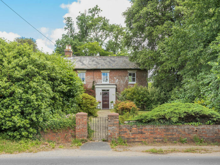 4 Bedroom Semi-Detached House For Sale In Hillbutts, Wimborne, BH21