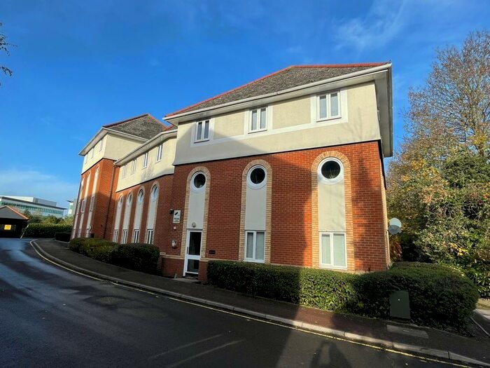 2 Bedroom Apartment To Rent In Walsingham Close, AL10