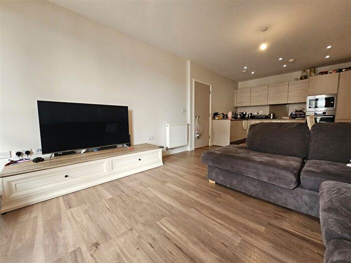 2 Bedroom Flat To Rent In Maypole Court, Geoff Cade Way, London, E3