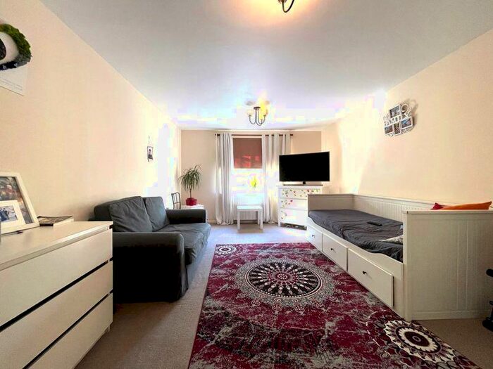2 Bedroom Flat To Rent In Billet Road, Walthamstow., E17