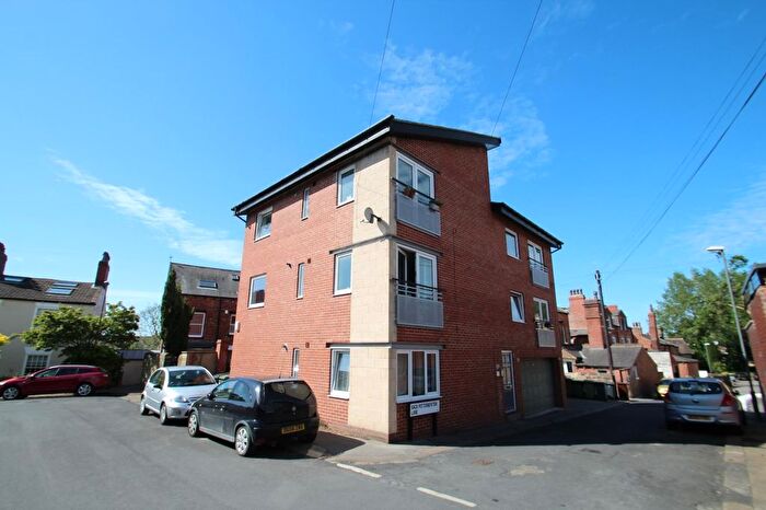 1 Bedroom Flat To Rent In Back Potternewton Lane, Leeds, West Yorkshire, LS7