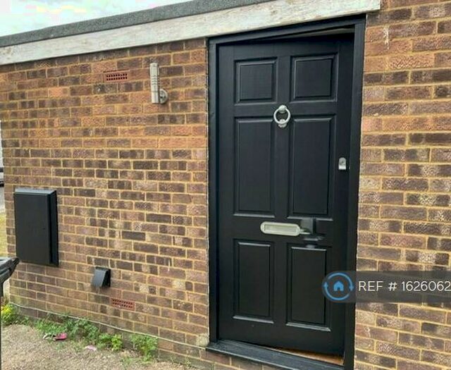 2 Bedroom Maisonette To Rent In Queens Road, Royston, SG8