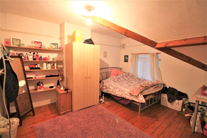 2 Bedroom Terraced House For Sale In Hessle Road, Leeds, LS6