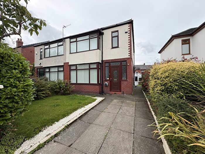3 Bedroom Semi Detached House For Sale In Oakbank Avenue, Oldham, OL9