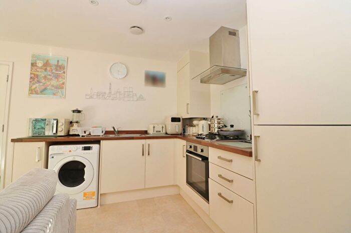 1 Bedroom Flat For Sale In Hellyar Rise, Hedge End, SO30