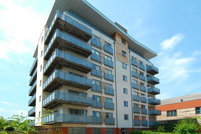 2 Bedroom Flat To Rent In Agate Close, Hanger Hill, London, NW10