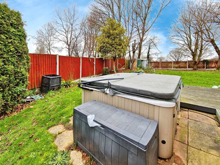 3 Bedroom Detached Bungalow For Sale In St. Lukes Close, Dunsville, Doncaster, DN7
