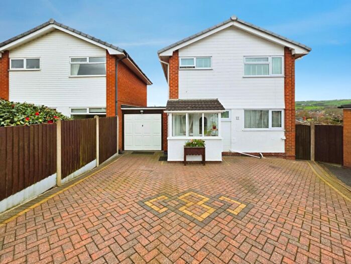 3 Bedroom Link Detached House For Sale In Dove Grove, Biddulph, Stoke-On-Trent, ST8