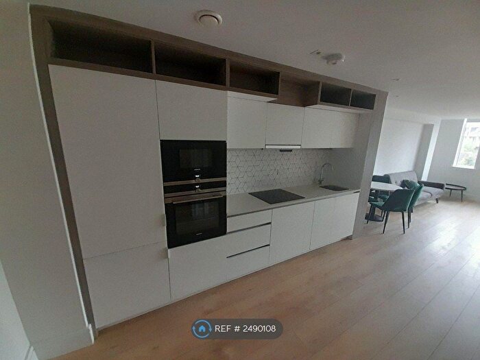 2 Bedroom Flat To Rent In Capella Court, Purley, CR8