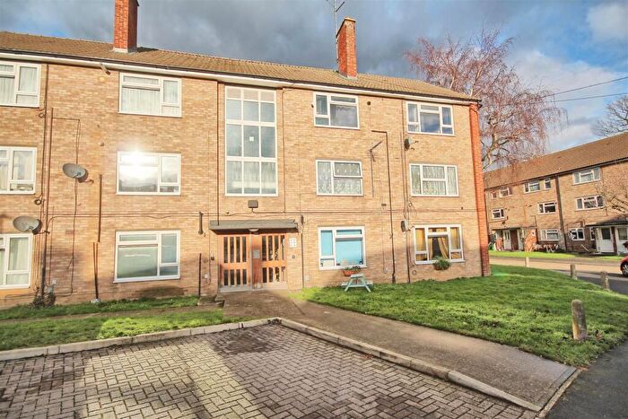2 Bedroom Apartment For Sale In Berkeley Close, Ware, SG12