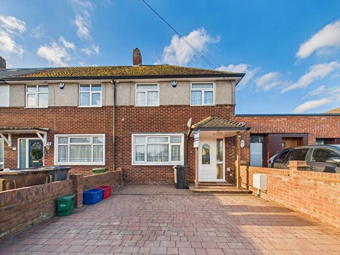 3 Bedroom Terraced House For Sale In Ludlow Road, Feltham, Middlesex, TW13