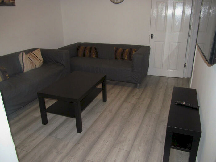 5 Bedroom Terraced House To Rent In Grange Avenue, Reading, Berkshire, RG6