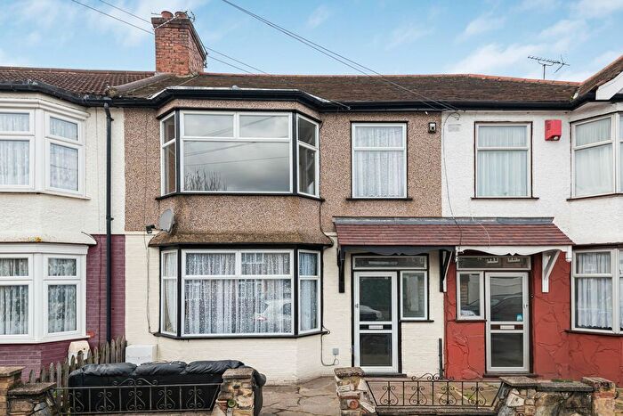 3 Bedroom Property For Sale In Middlesborough Road, London, N18