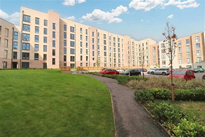 3 Bedroom Flat To Rent In Bedroom Property In Kilpatrick Grove, Edinburgh, EH6