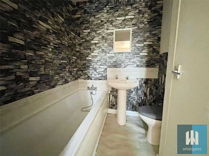 1 Bedroom Flat To Rent In Leeds Road, Huddersfield, HD2