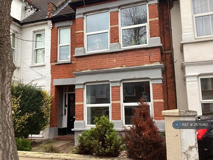 2 Bedroom Flat To Rent In Christchurch Road, Southend-On-Sea, SS2
