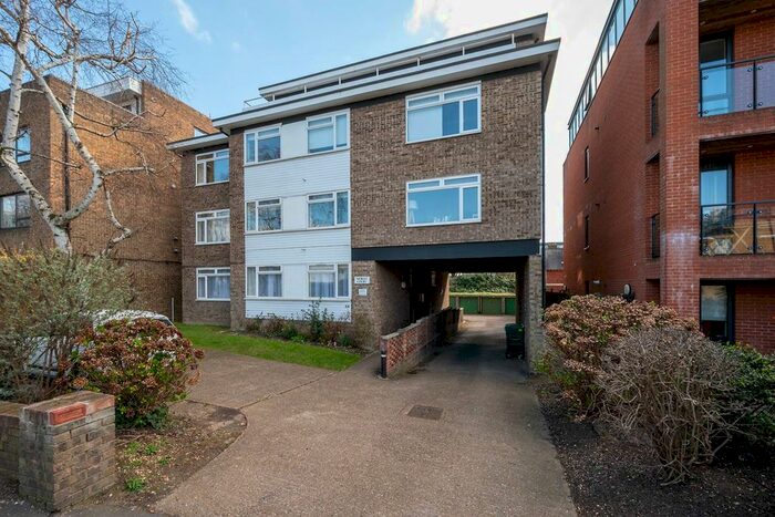 2 Bedroom Flat To Rent In Worple Road, Wimbledon, London, SW19