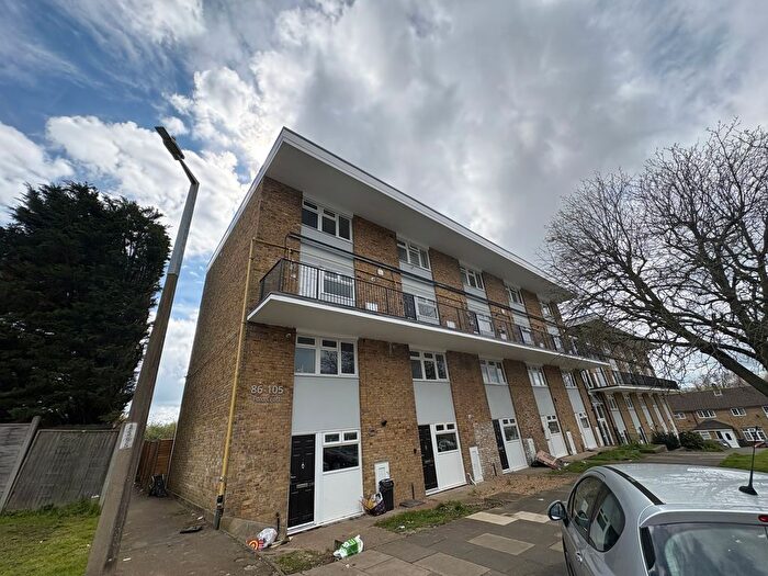 2 Bedroom Flat To Rent In Fold Croft, Harlow, CM20