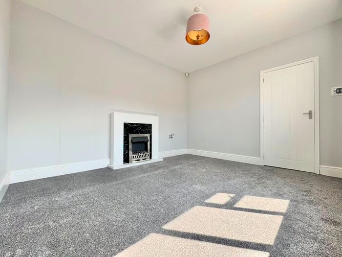 3 Bedroom Semi-Detached House To Rent In Crosby Road, Grimsby, DN33